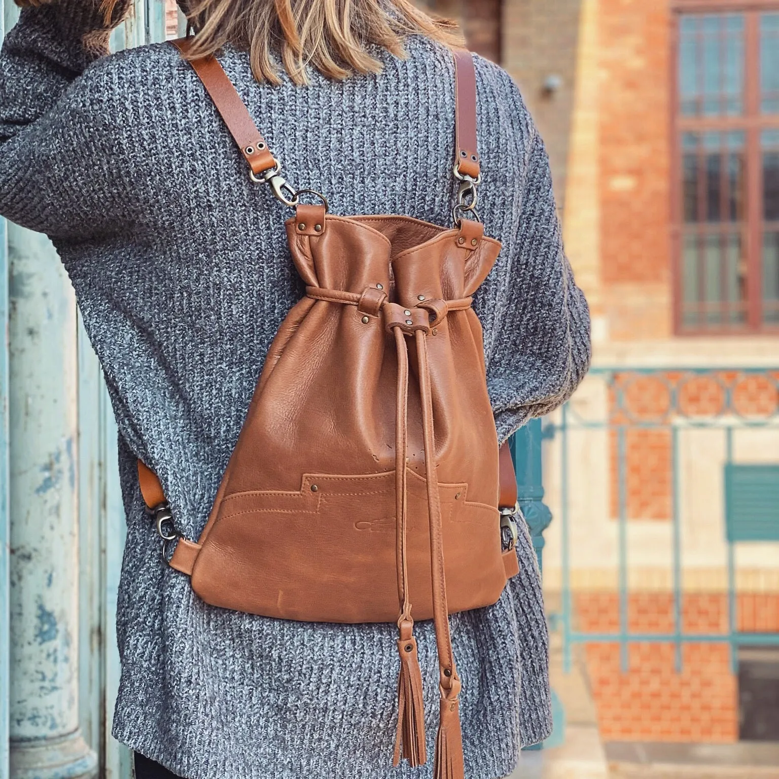 BROWN ORIENTAL BACKPACK/TOTEBAG
